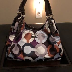 Medium original coach purse nothing wrong like new no stains perfect condition.